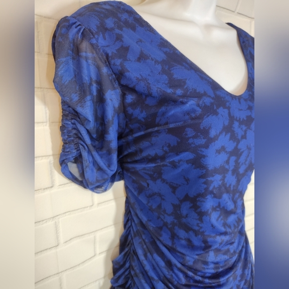 Cable & Gauge Blue and Black Abstract Mesh Stretch Top - Picture 4 of 7